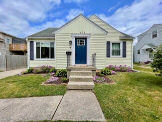 1404 Emerald Ave NE, Grand Rapids, MI 49505
