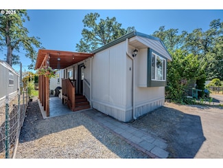 1065 S Pacific Hwy Unit 4, Woodburn, OR 97071