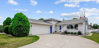 105 Willow Ln, Schererville, IN 46375