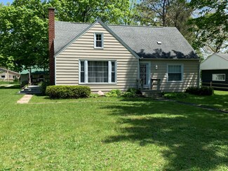 22 S Gibbs St, White Cloud, MI 49349