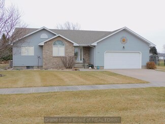 607 Linden Ave, Grand Island, NE 68801