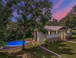 33383 Acorn Ln, Warsaw, MO 65355