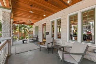 146 8th Ave NE, Saint Petersburg, FL 33701