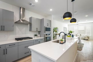 719 E Locust St Unit 3106, San Antonio, TX 78212