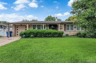 2325 Thunderbird Ave, Florissant, MO 63033