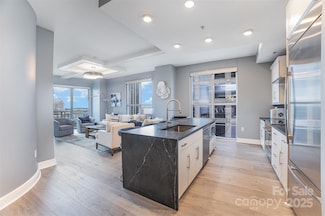 333 W Trade St Unit 1500, Charlotte, NC 28202