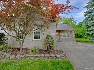 9657 Rockland, Redford, MI 48239
