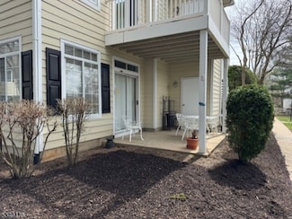 73 Wentworth Rd, Bedminster, NJ 07921