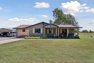 719 Oklahoma Ave, Wynona, OK 74084