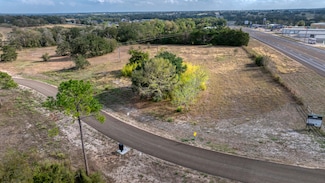 15 Orchard Oaks Ln, Brenham, TX 77833