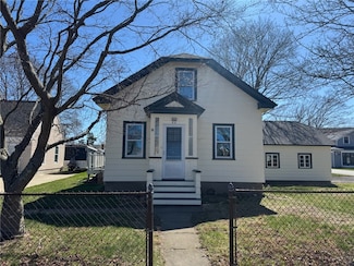 22 Coral St, Portsmouth, RI 02871