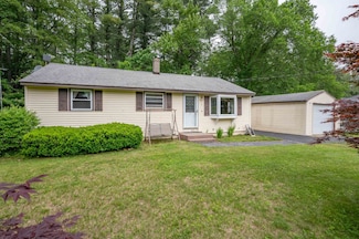 7 Fairway Dr, MerriMacK, NH 03054