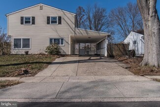 35 Thimbleberry Ln, Levittown, PA 19054