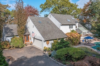 6 Bluffview Ct, Miller Place, NY 11764