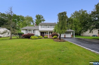 153 Sibbald Dr, Park Ridge, NJ 07656