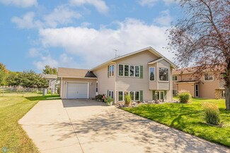 1216 17th St N, Moorhead, MN 56560