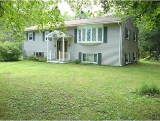 93 South St, Granby, MA 01033