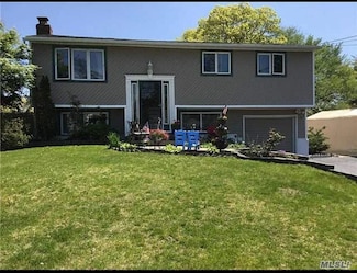 19 Biscayne Dr, Selden, NY 11784