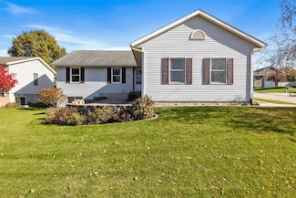 3737 Monarch Dr SW, Cedar Rapids, IA 52404