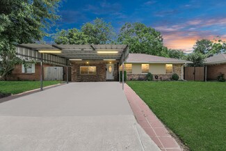2121 Peach Ln, Pasadena, TX 77502