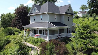117 S Main St, Elroy, WI 53929