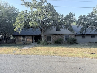 612 Doaks Dr, Runaway Bay, TX 76426