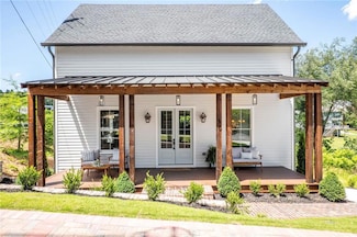50 Maple St, Roswell, GA 30075