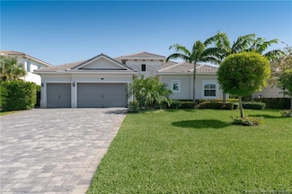 2505 NE Evinrude Cir, Jensen Beach, FL 34957
