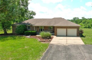 16033 Dempsey Rd, Leavenworth, KS 66048