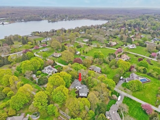 58 Leonard Dr, Tiverton, RI 02878