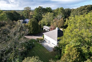 143 Oakwoods Dr, Wakefield, RI 02879
