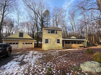 20 Yellow Feather Path, Gouldsboro, PA 18424