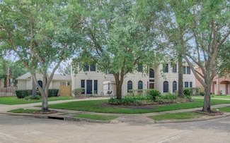 10711 Sea Myrtle Dr, Houston, TX 77095