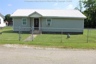 21 Damron Ave, Branchland, WV 25506
