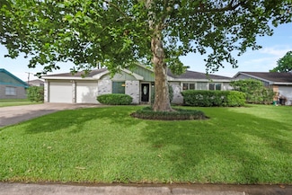 4108 Pine Shadows St, Dickinson, TX 77539