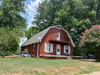 93 New St, Jackson, TN 38301