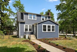 403 W Park Ave, Wheaton, IL 60189
