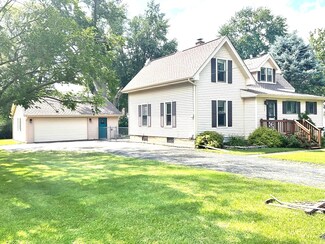 717 Elm St, Sandwich, IL 60548