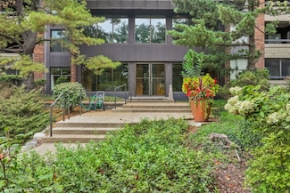 1409 Burr Oak Rd Unit 414A, Hinsdale, IL 60521