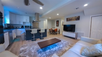 10326 Meadow Lake Ln, Houston, TX 77042