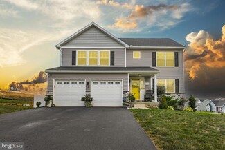 240 Cedarlyn Dr, York, PA 17408