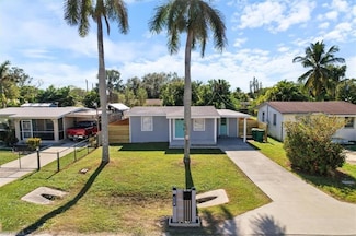 3064 Connecticut Ave, Naples, FL 34112