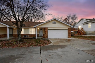 2423 Muegge Rd, Saint Charles, MO 63303