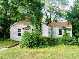 9 Hemlock St, Worcester, MA 01602