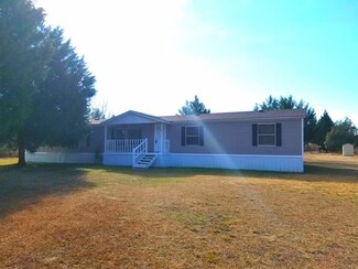 449 Rice Ln, Ray City, GA 31645