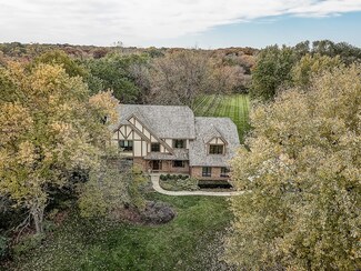 3 Seneca Ave W, Hawthorn Woods, IL 60047