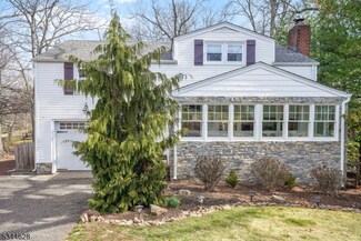 17 Colony Dr, Caldwell, NJ 07006