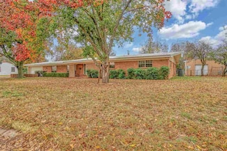 505 E Kansas Ave, Walters, OK 73572