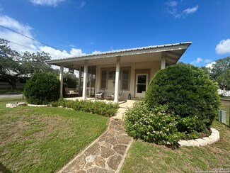 319 S Orange St, Sabinal, TX 78881