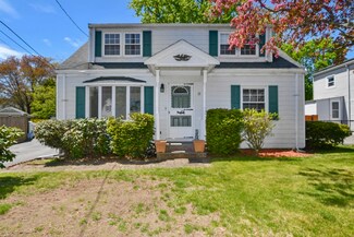 11 Deb Rd, Woburn, MA 01801